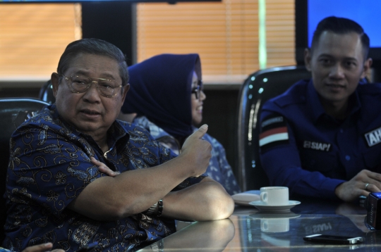 SBY pantau langsung quick count Pilkada di Wisma Proklamasi