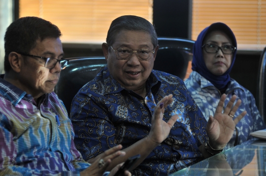 SBY pantau langsung quick count Pilkada di Wisma Proklamasi