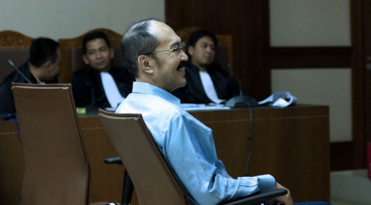 Dihukum 7 tahun penjara, begini ekspresi terdakwa Fredrich Yunadi saat mau banding