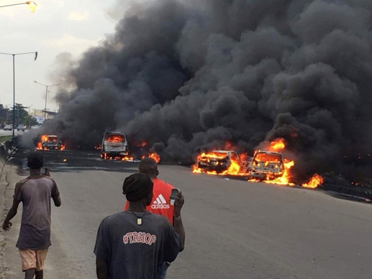 9 orang tewas akibat truk tangki minyak terbakar di Nigeria
