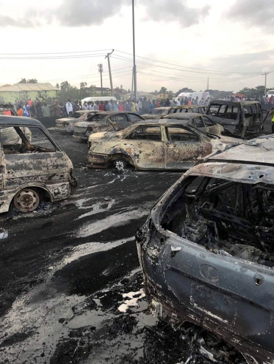 9 orang tewas akibat truk tangki minyak terbakar di Nigeria