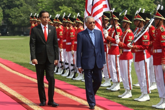 Presiden Jokowi sambut kedatangan Mahathir Mohamad di Istana Bogor