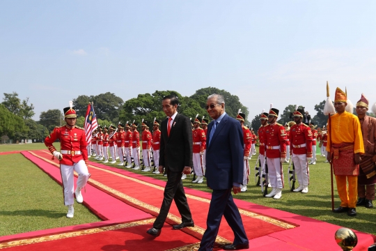 Presiden Jokowi sambut kedatangan Mahathir Mohamad di Istana Bogor