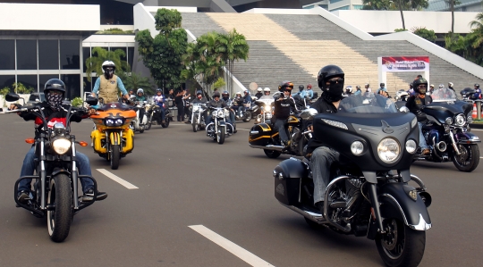 Gaya Ketua MPR naik moge