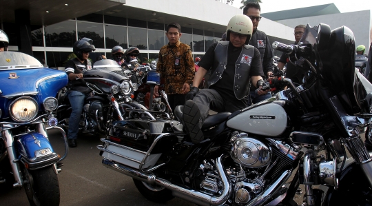 Gaya Ketua MPR naik moge