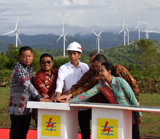 Jokowi resmikan pembangkit listrik tenaga angin pertama Indonesia
