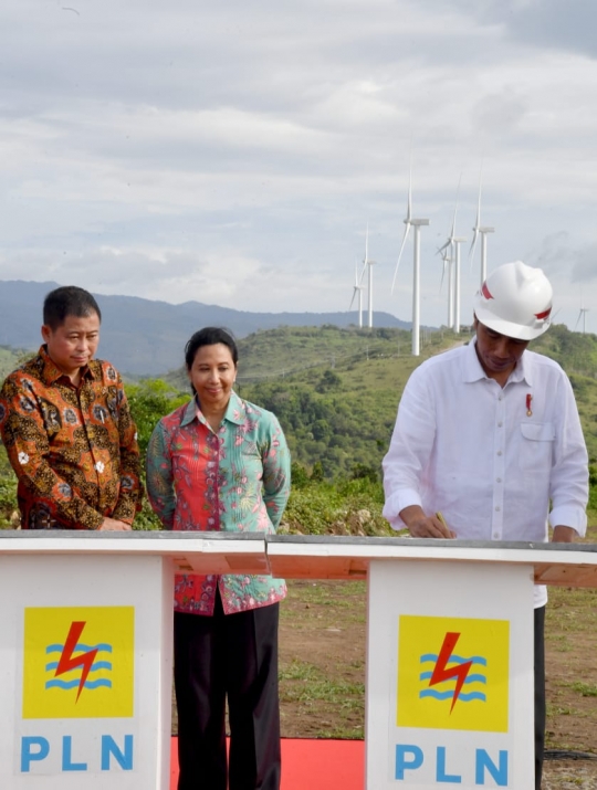 Jokowi resmikan pembangkit listrik tenaga angin pertama Indonesia