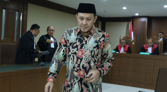 Raut anggota DPRD Lampung Tengah didakwa terima suap Rp 1 miliar