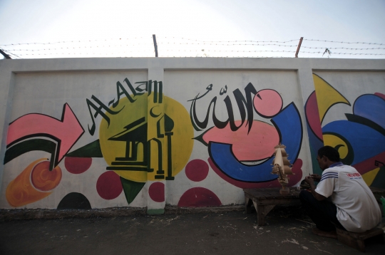 Warna-warni mural Betawi di Kampung Pitung