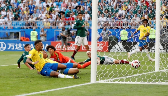 Gol Neymar dan Firmino antar Brasil ke delapan besar