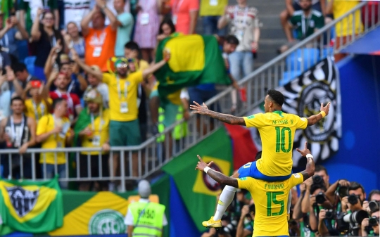 Gol Neymar dan Firmino antar Brasil ke delapan besar