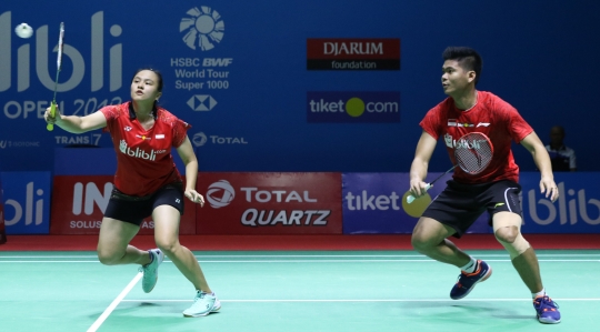 Praveen Jordan/Melati Daeva tertunduk usai dikalahkan ganda campuran Hongkong