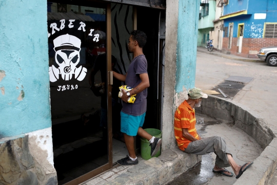 Krisis makin parah, warga Venezuela bertahan hidup dengan sistem barter
