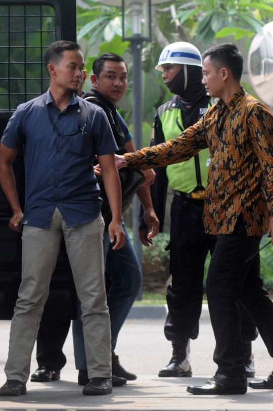 Terjaring OTT, KPK gelandang ajudan Gubernur Aceh Irwandi Yusuf