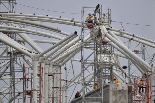 Memantau progres pembangunan stasiun LRT Kelapa Gading-Velodrome