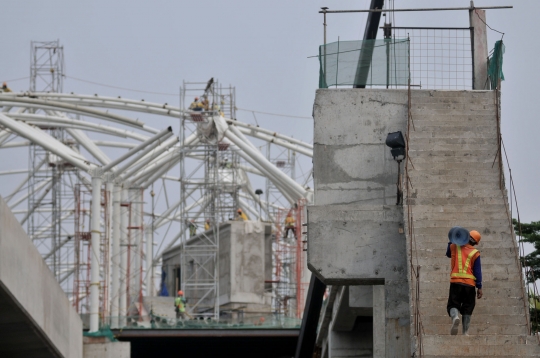 Memantau progres pembangunan stasiun LRT Kelapa Gading-Velodrome