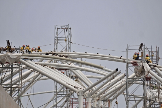 Memantau progres pembangunan stasiun LRT Kelapa Gading-Velodrome