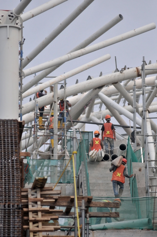 Memantau progres pembangunan stasiun LRT Kelapa Gading-Velodrome