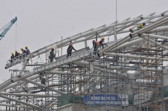 Memantau progres pembangunan stasiun LRT Kelapa Gading-Velodrome