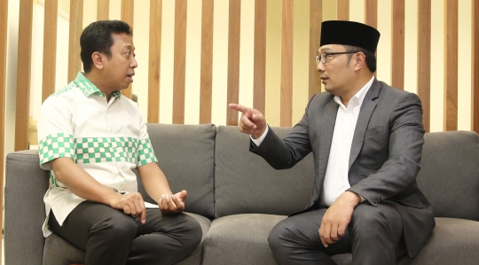 Keakraban Ridwan Kamil dan Romahurmuziy saat bahas hasil Pilgub Jabar