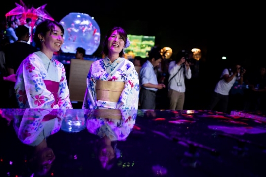 Melihat keunikan pameran akuarium ikan emas di Tokyo