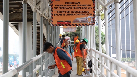 Tingkatkan kenyamanan pejalan kaki, JPO di Jalan Sudirman direvitalisasi