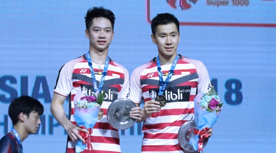 Senyum Kevin-Marcus juara Indonesia Open 2018