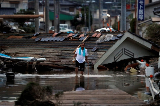 Porak-poranda Jepang usai diterjang banjir yang tewaskan ratusan orang