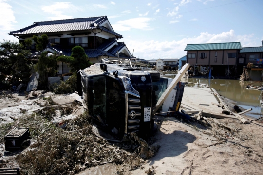 Porak-poranda Jepang usai diterjang banjir yang tewaskan ratusan orang