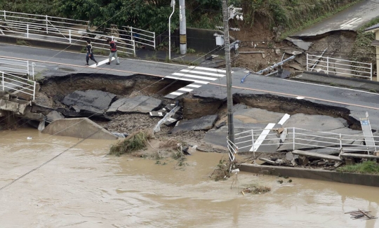 Porak-poranda Jepang usai diterjang banjir yang tewaskan ratusan orang