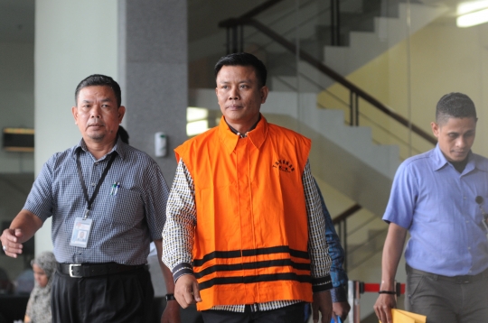 KPK resmi menahan mantan anggota DPRD Sumut Muslim Simbolon