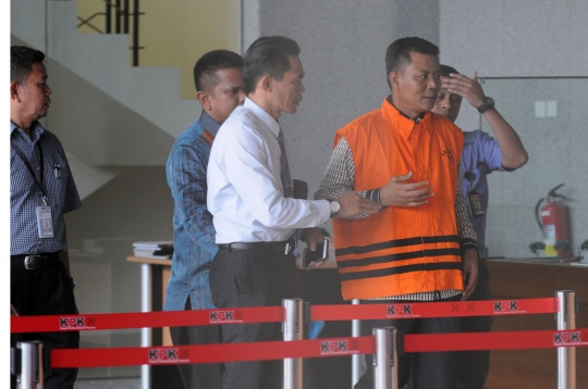 KPK resmi menahan mantan anggota DPRD Sumut Muslim Simbolon
