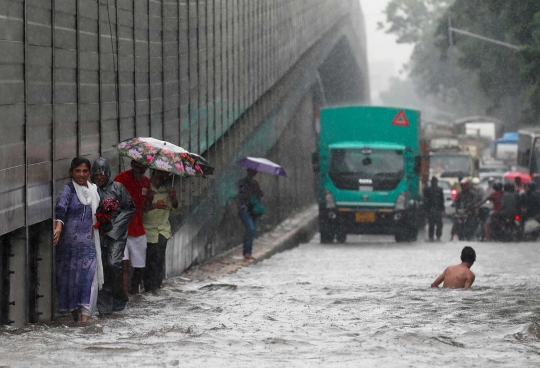 Hujan semalaman akibatkan banjir di India
