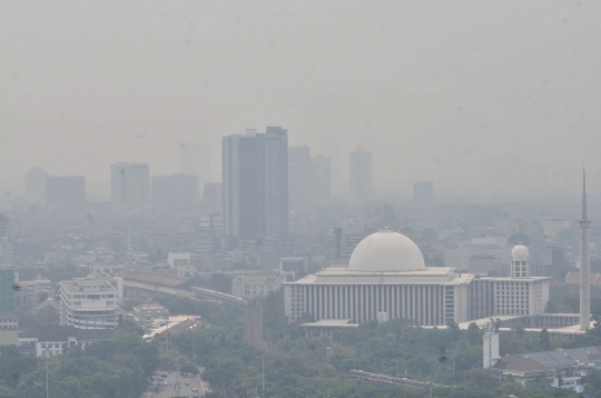 Kabut pekat selimuti Ibu Kota