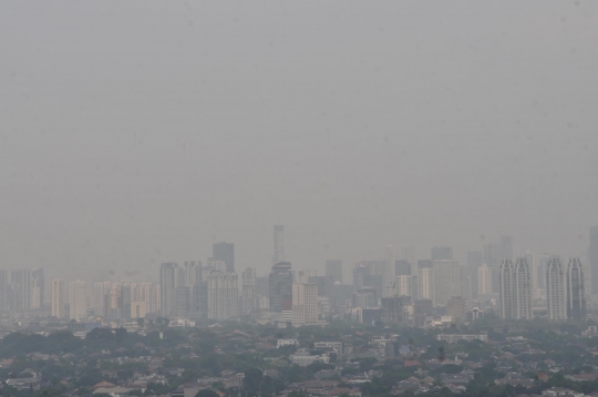 Kabut pekat selimuti Ibu Kota