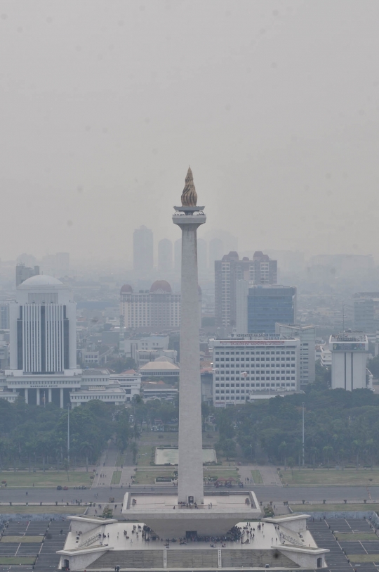 Kabut pekat selimuti Ibu Kota