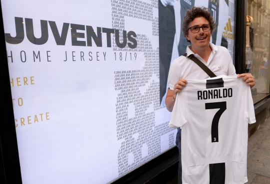 Jersey Ronaldo mulai diburu suporter Juventus