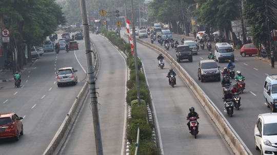 Potret mental buruk pengendara lintasi jalur busway meski jalanan lengang