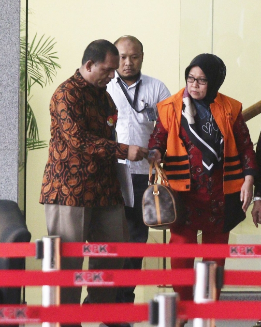 KPK tahan Tiaisah Ritonga terkait penerimaan suap Gubernur Sumut