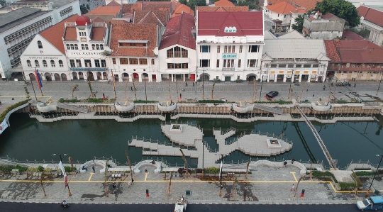 Menikmati keindahan pedestrian Kali Besar di Kota Tua Jakarta