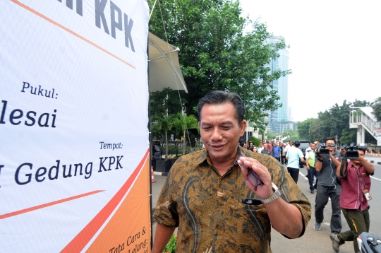 Usai diperiksa KPK, Rindoko lari dari kejaran wartawan