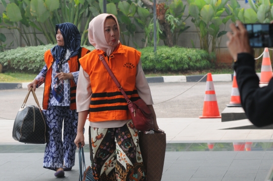 Istri muda dan keponakan Bupati Bengkulu Selatan diperiksa KPK