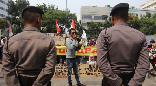 Warga Pulau Pari kembali bondong-bondong demo PN Jakarta Utara