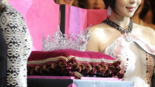 Penampakan mahkota mewah Miss Grand Indonesia senilai Rp 3 M