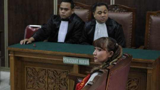 Gaya Roro Fitria jalani sidang lanjutan terkait kasus narkoba