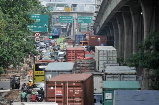 Semrawut kemacetan truk kontainer di Tanjung Priok