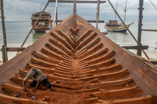 Melihat lebih dekat proses pembuatan kapal pinisi di Sulawesi