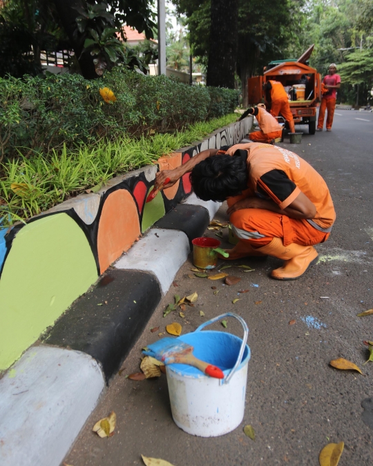 Sambut Asian Games 2018, tembok pembatas jalan dicat warna-warni