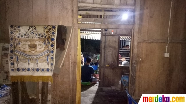 Foto Penuh tambalan koran begini kondisi rumah  atlet 