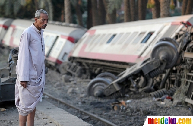 Foto : Kereta tergelincir di Mesir, 55 orang terluka 